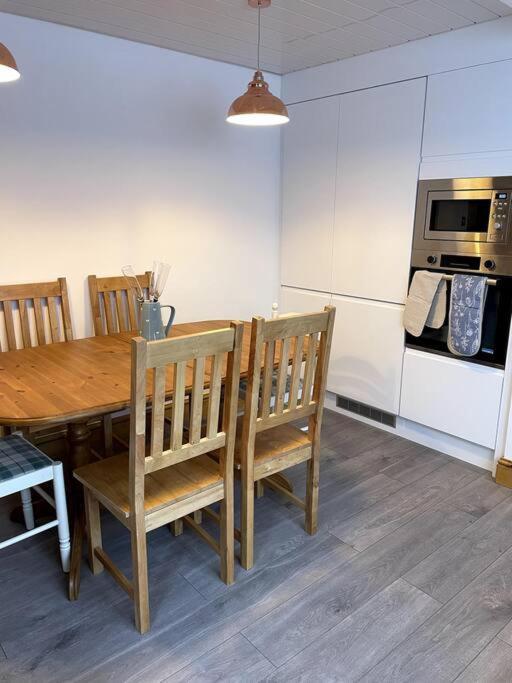 3 Bedroom Terrace Holiday Home Great Torrington Exterior photo