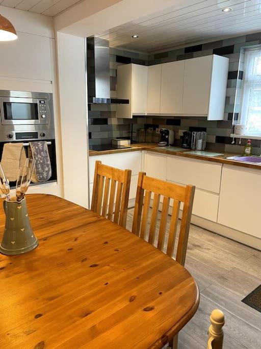 3 Bedroom Terrace Holiday Home Great Torrington Exterior photo